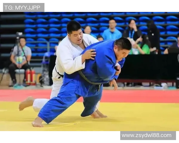 多姆丸与乌法激战正酣谁能在赛场上笑到最后