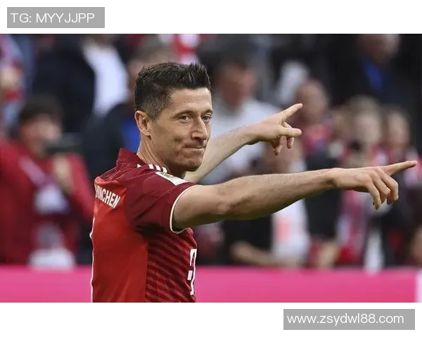 莱万欧冠表现惊艳10场打入12球射手榜领跑金靴在望